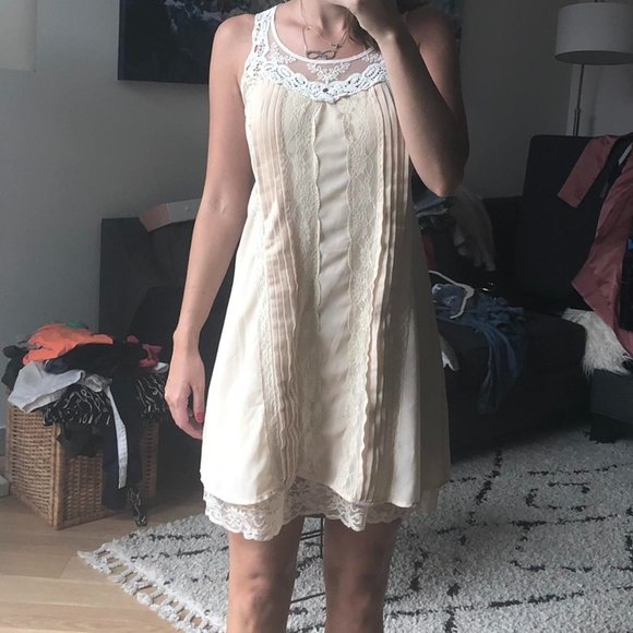 BLU PEPPER Lace Peasant Dress - Picture 1 of 4